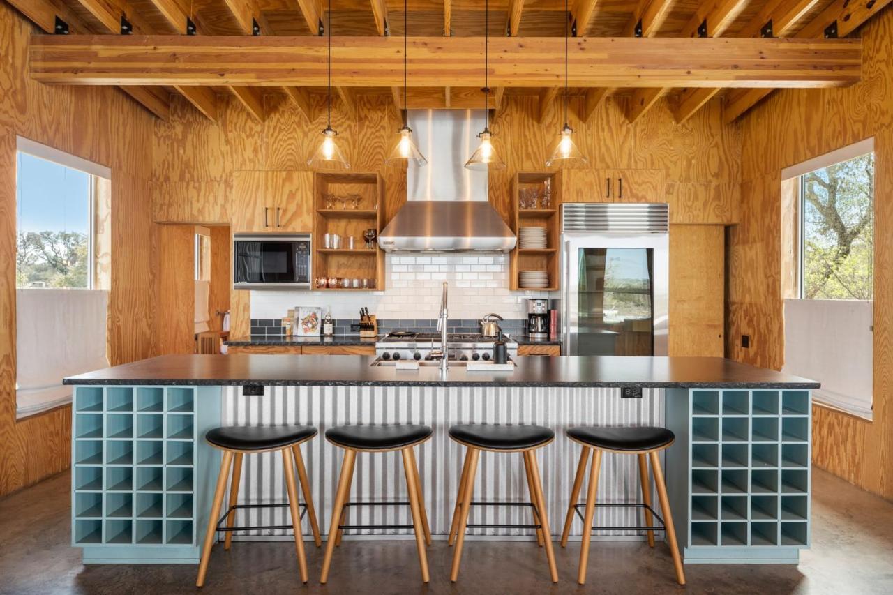 Lazo House - Riverfront With Overlooking Llano River מראה חיצוני תמונה