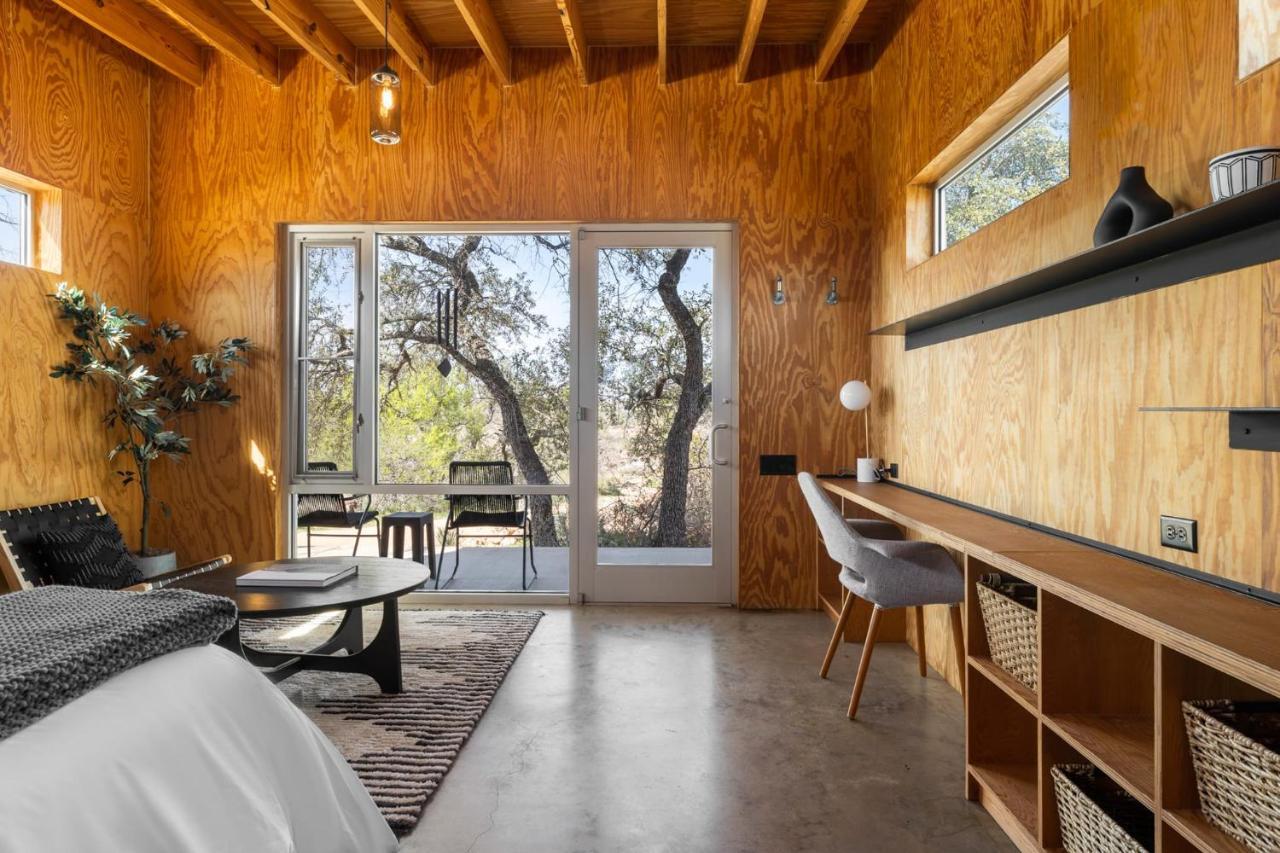 Lazo House - Riverfront With Overlooking Llano River מראה חיצוני תמונה