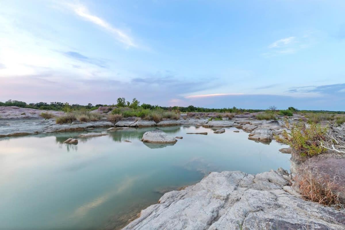 Lazo House - Riverfront With Overlooking Llano River מראה חיצוני תמונה
