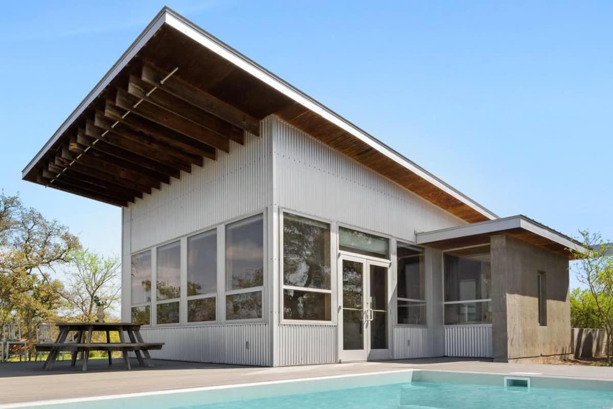 Lazo House - Riverfront With Overlooking Llano River מראה חיצוני תמונה