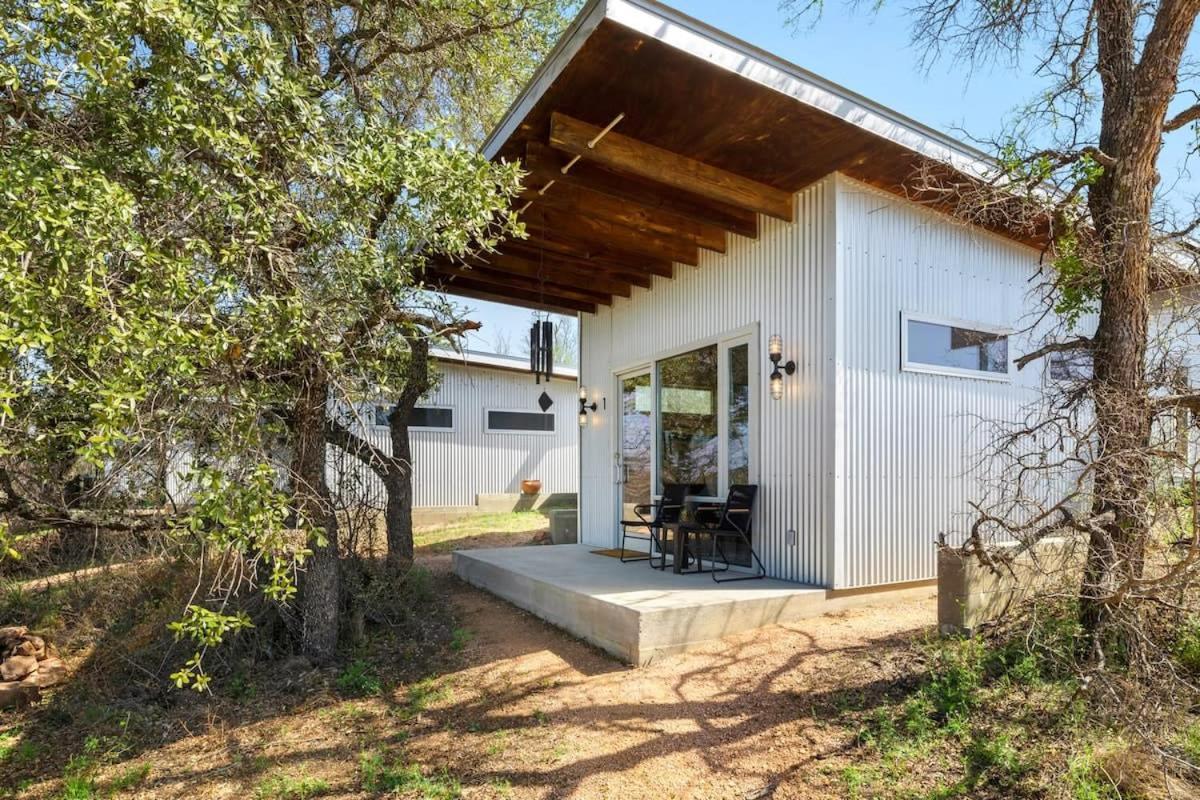 Lazo House - Riverfront With Overlooking Llano River מראה חיצוני תמונה